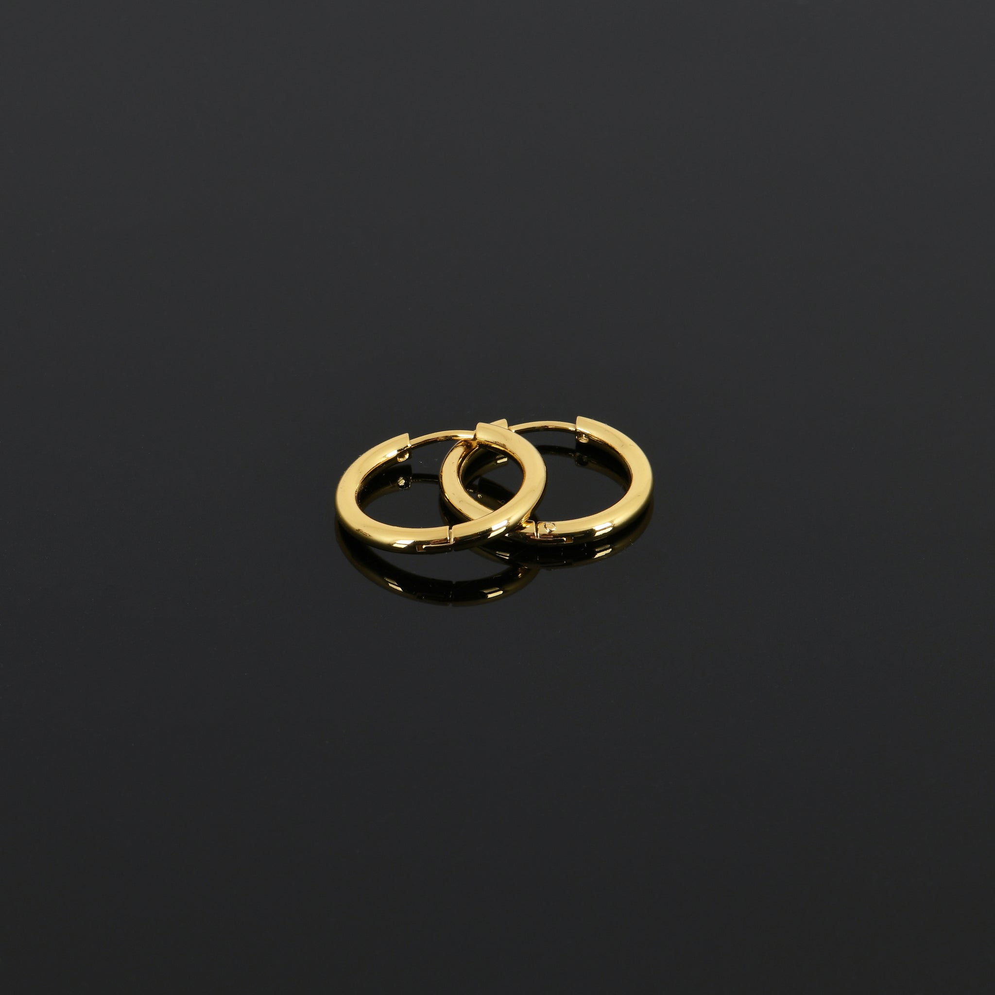 Gold Hoop Earrings – 15mm
